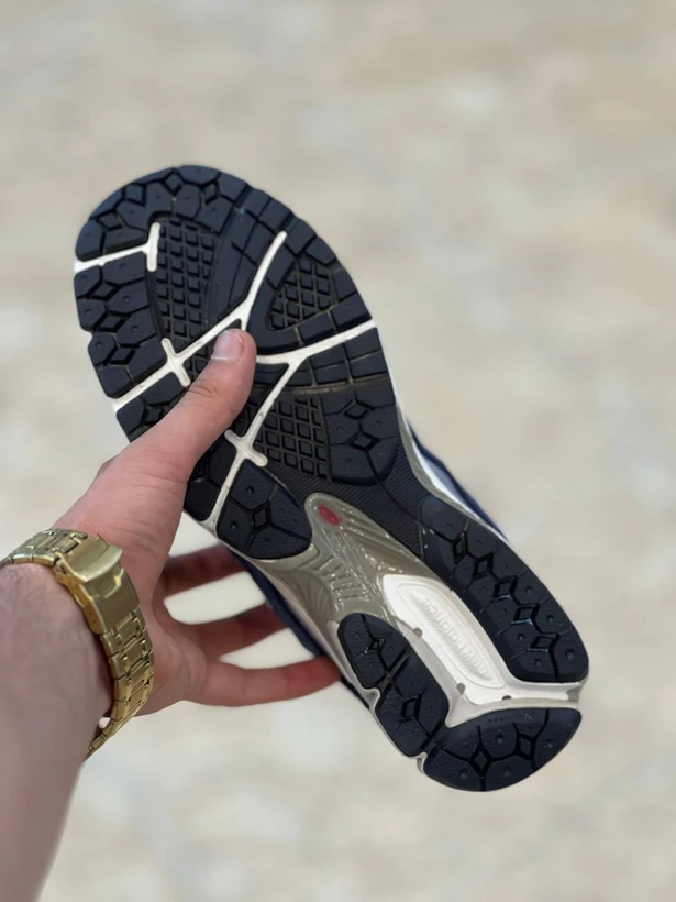 کتونی نیوبالانس 2002R ویتنامی وارداتی/سایز 40 الی 45/Newbalance 2002R /فروش عمده و تک