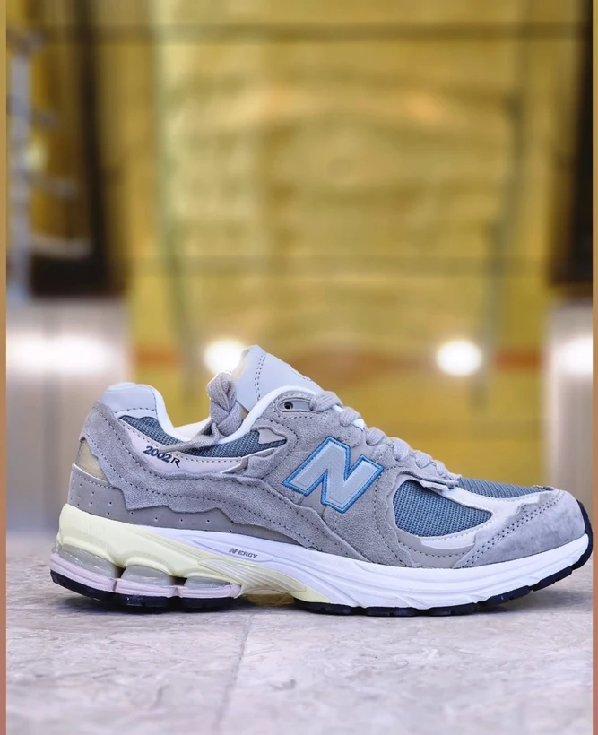 کتونی نیوبالانس 2002R ویتنامی وارداتی/سایز 40 الی 45/Newbalance 2002R /فروش عمده و تک