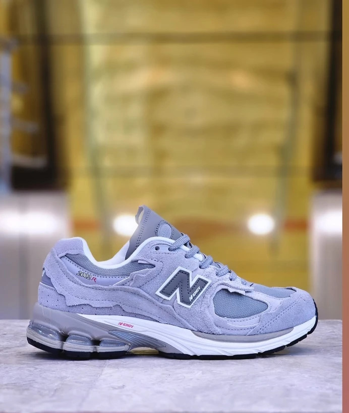 کتونی نیوبالانس 2002R ویتنامی وارداتی/سایز 40 الی 45/Newbalance 2002R /فروش عمده و تک