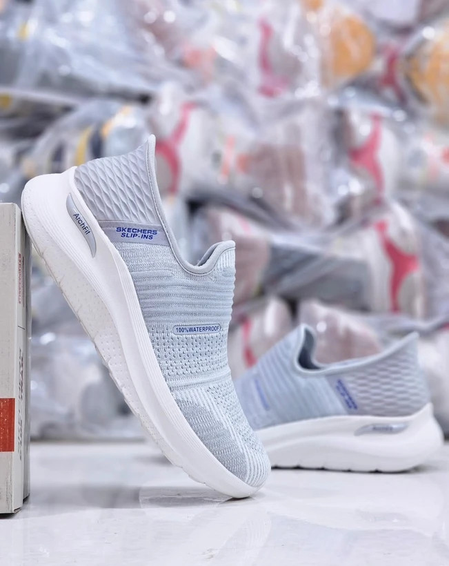 کتونی اسکیچرز طبی سبک و راحت بدون بند ویتنامی وارداتی/سایز 40 الی 45/Skechers Slip _Ins Ultra Go Sole Memory Foam/فروش عمده و تک