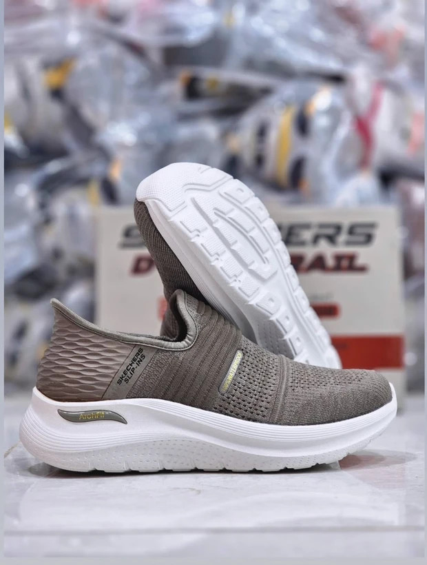 کتونی اسکیچرز طبی سبک و راحت بدون بند ویتنامی وارداتی/سایز 40 الی 45/Skechers Slip _Ins Ultra Go Sole Memory Foam/فروش عمده و تک