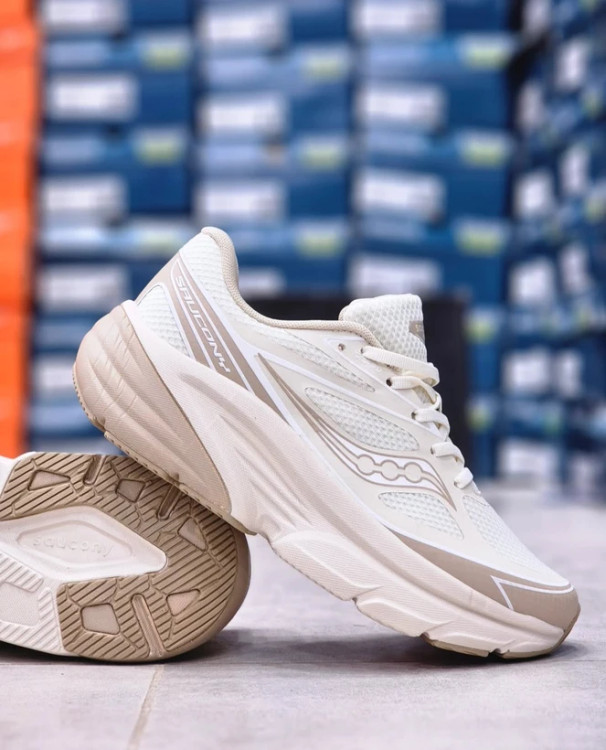 کتونی ساکونی گارد ای ام آر ویتنامی وارداتی/سایز 40 الی 45/Saucony GUARD AMR/ فروش عمده و تک
