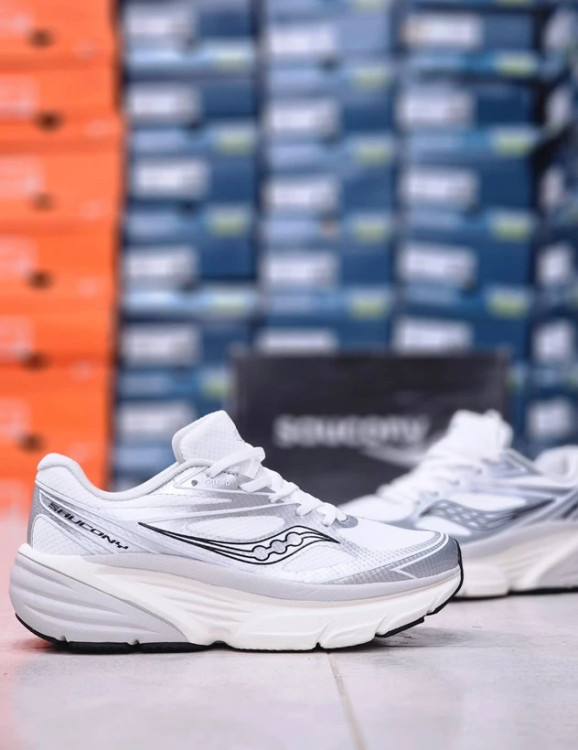 کتونی ساکونی گارد ای ام آر ویتنامی وارداتی/سایز 40 الی 45/Saucony GUARD AMR/ فروش عمده و تک