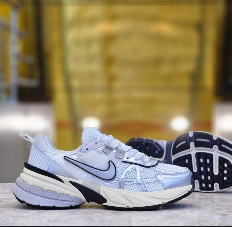 کتونی نایک وی تو کی ویتنامی وارداتی/سایز 38 الی 45/ست زنانه و مردانه/Nike V2k Run/ فروش عمده و تک