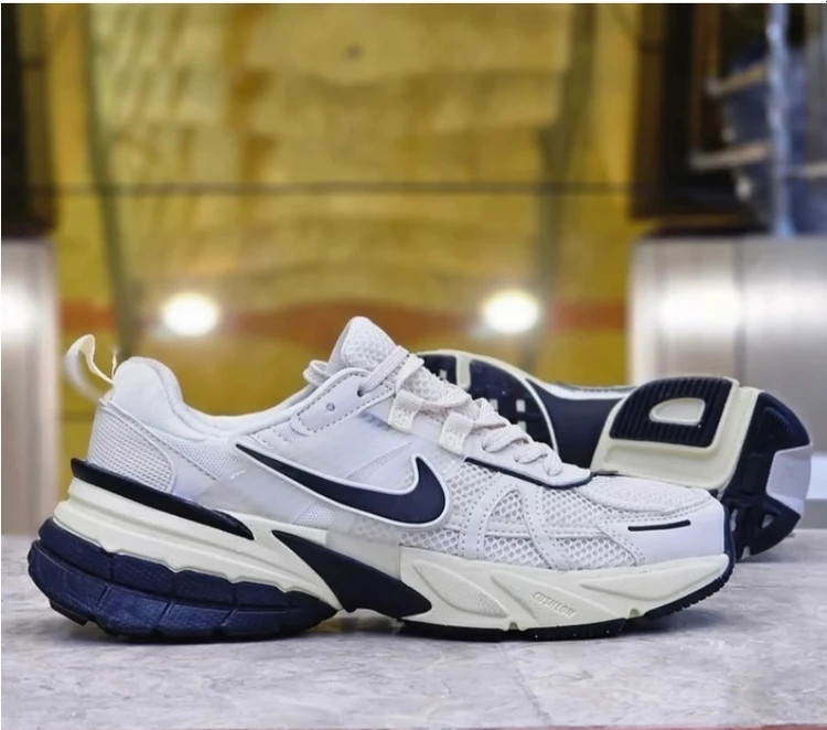 کتونی نایک وی تو کی ویتنامی وارداتی/سایز 38 الی 45/ست زنانه و مردانه/Nike V2k Run/ فروش عمده و تک