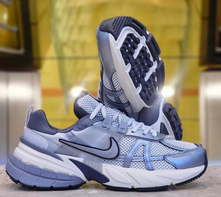 کتونی نایک وی تو کی ویتنامی وارداتی/سایز 38 الی 45/ست زنانه و مردانه/Nike V2k Run/ فروش عمده و تک