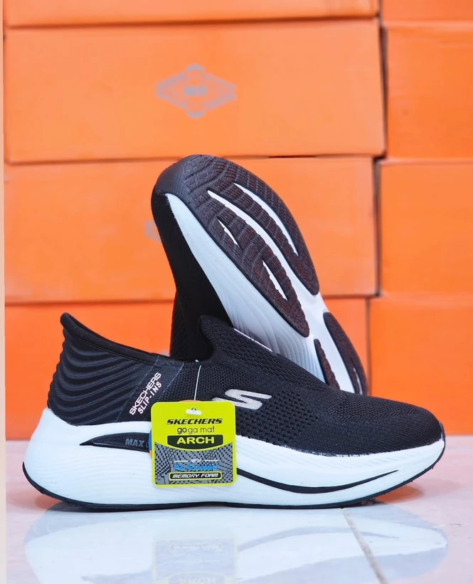 کفش طبی اسکیچرز اسلیپ اومو ویتنامی وارداتی/سایز 37 الی 40/Skechers Slip-ins Uomo/ فروش عمده و تک