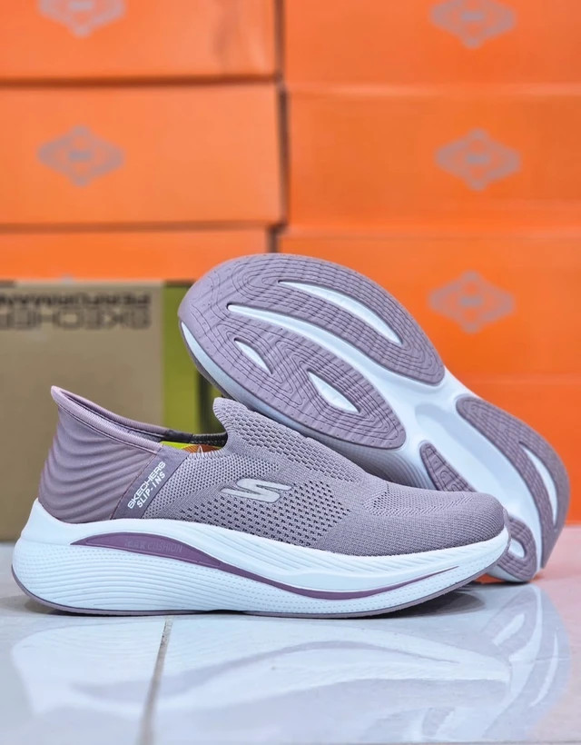 کفش طبی اسکیچرز اسلیپ اومو ویتنامی وارداتی/سایز 37 الی 40/Skechers Slip-ins Uomo/ فروش عمده و تک