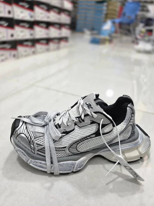 کتونی بالنسیاگا تری ایکس ال ویتنامی وارداتی/سایز 40 الی 45/Balenciaga 3XL