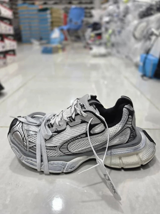 کتونی بالنسیاگا تری ایکس ال ویتنامی وارداتی/سایز 40 الی 45/Balenciaga 3XL