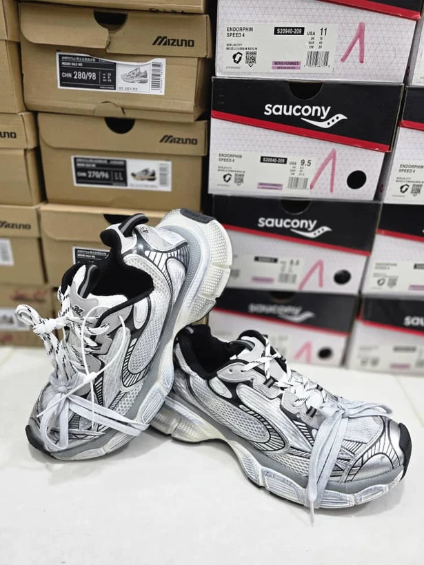 کتونی بالنسیاگا تری ایکس ال ویتنامی وارداتی/سایز 40 الی 45/Balenciaga 3XL