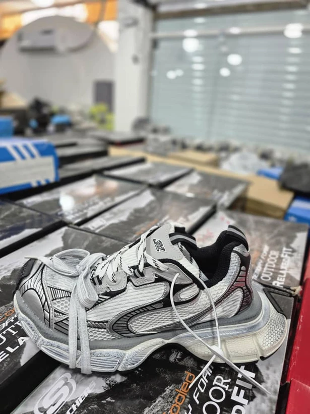 کتونی بالنسیاگا تری ایکس ال ویتنامی وارداتی/سایز 40 الی 45/Balenciaga 3XL