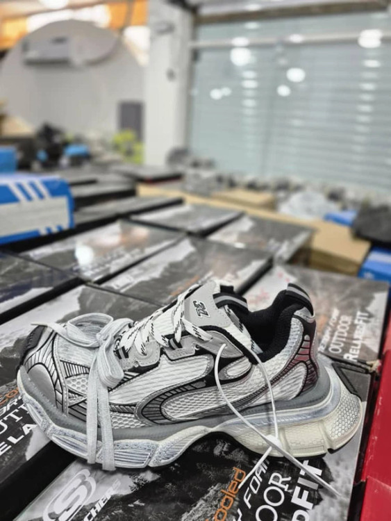 کتونی بالنسیاگا تری ایکس ال ویتنامی وارداتی/سایز 40 الی 45/Balenciaga 3XL