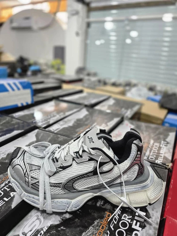کتونی بالنسیاگا تری ایکس ال ویتنامی وارداتی/سایز 40 الی 45/Balenciaga 3XL
