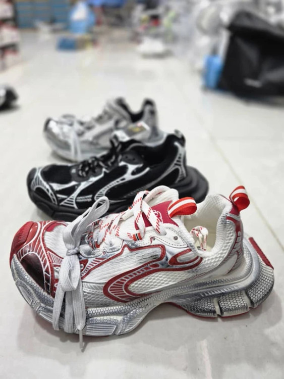 کتونی بالنسیاگا تری ایکس ال ویتنامی وارداتی/سایز 40 الی 45/Balenciaga 3XL