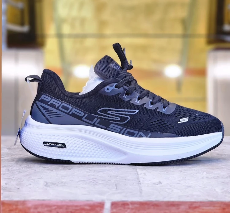 کفش طبی و ضدآب اسکیچرز ویتنامی وارداتی/سایز 40 الی 45/Skechers Max Cushioning Terminus