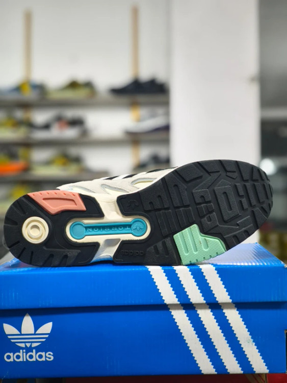 کتونی ادیداس تورشن سوپر ویتنامی/سایز ۴۰ الی ۴۵ / رنگ بندی زیبا/Adidas Torsion Super