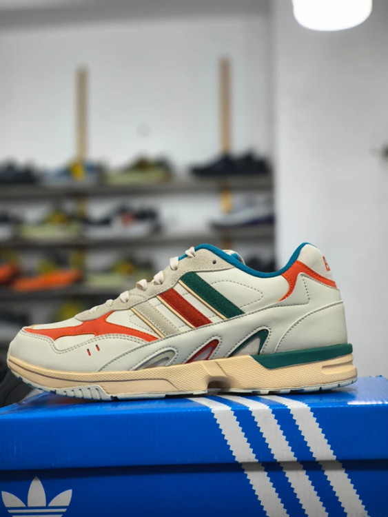 کتونی ادیداس تورشن سوپر ویتنامی/سایز ۴۰ الی ۴۵ / رنگ بندی زیبا/Adidas Torsion Super