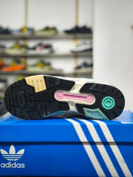 کتونی ادیداس تورشن سوپر ویتنامی/سایز ۴۰ الی ۴۵ / رنگ بندی زیبا/Adidas Torsion Super