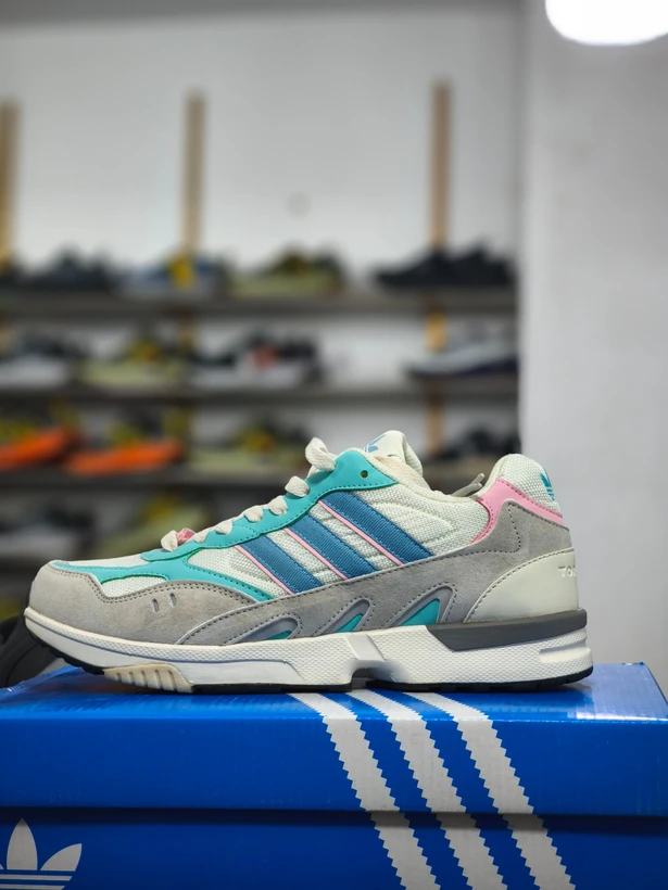 کتونی ادیداس تورشن سوپر ویتنامی/سایز ۴۰ الی ۴۵ / رنگ بندی زیبا/Adidas Torsion Super