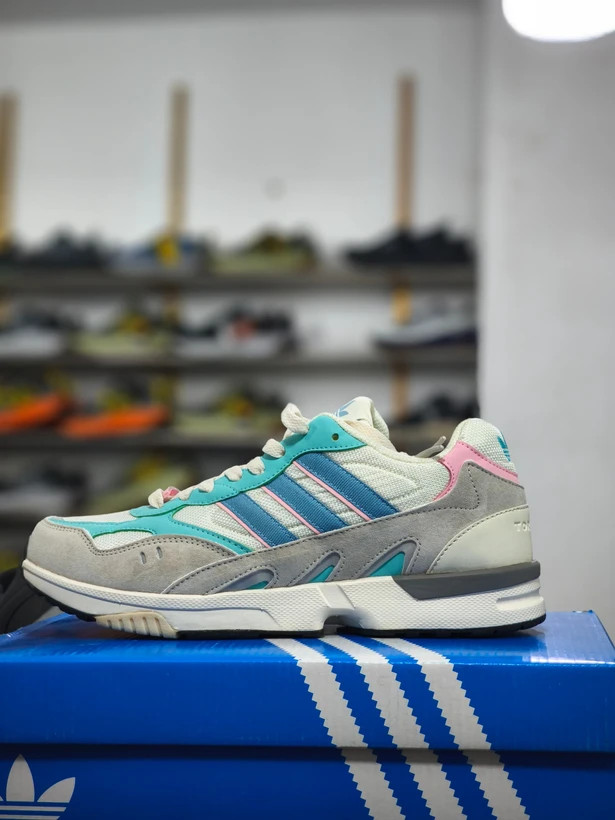کتونی ادیداس تورشن سوپر ویتنامی/سایز ۴۰ الی ۴۵ / رنگ بندی زیبا/Adidas Torsion Super