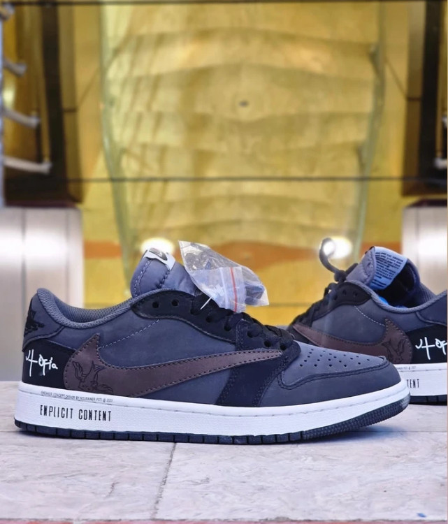 کتونی نایک ایر جردن 1 تراویس اسکات ویتنامی وارداتی/سایز 40 الی 45/Air jordan 1 High Travis Scot