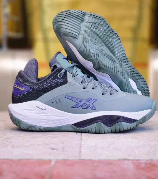 کتونی اسیکس نوا سورج ویتنامی وارداتی مخصوص والیبال، بسکتبال و.../سایز 40 الی 45/Asics Nova Surge Low/فروش عمده و تک