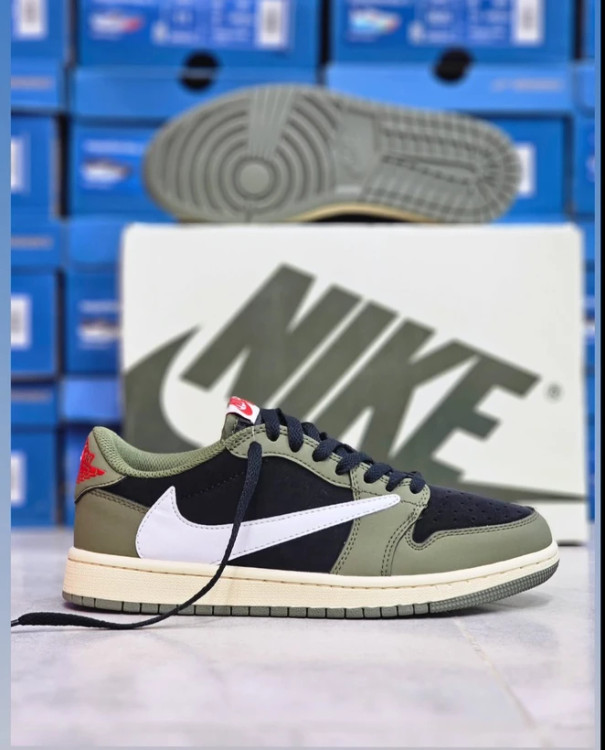 کتونی نایک ایر جردن 1 تراویس اسکات ویتنامی وارداتی/سایز 40 الی 45/Air jordan 1 High Travis Scot