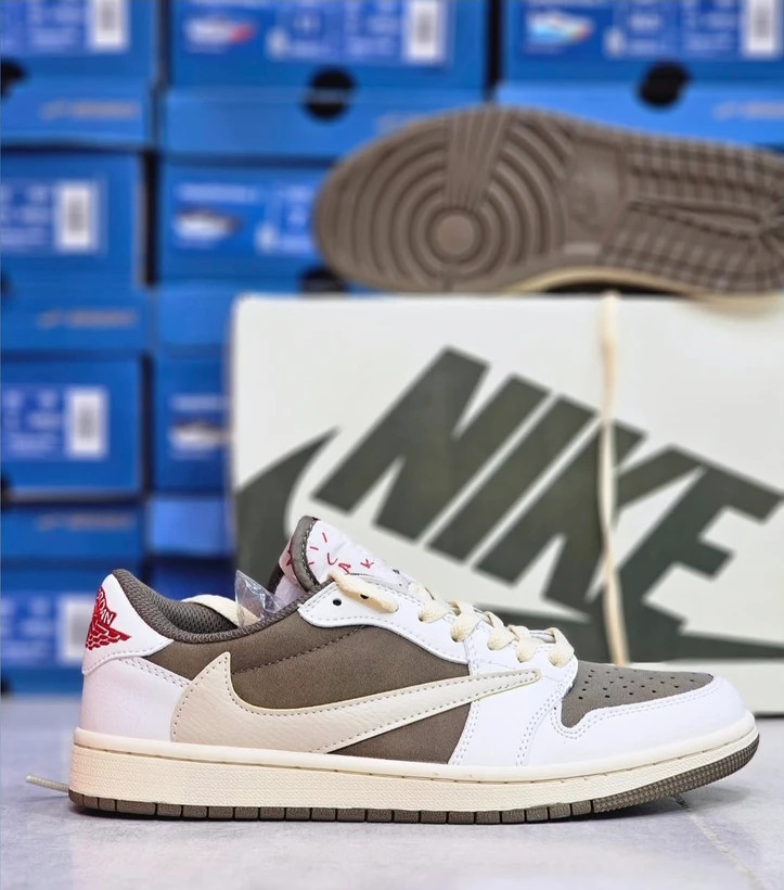 کتونی نایک ایر جردن 1 تراویس اسکات ویتنامی وارداتی/سایز 40 الی 45/Air jordan 1 High Travis Scot