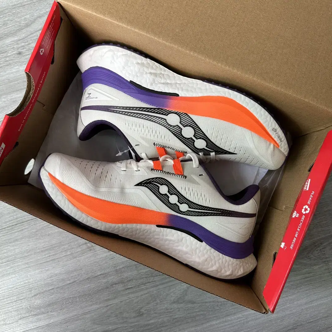 کتونی ساکونی اندورفین اسپید ۴ ویتنامی وارداتی/سایز 40 الی 45/Saucony Endorphin Speed 4/ فروش عمده و تک