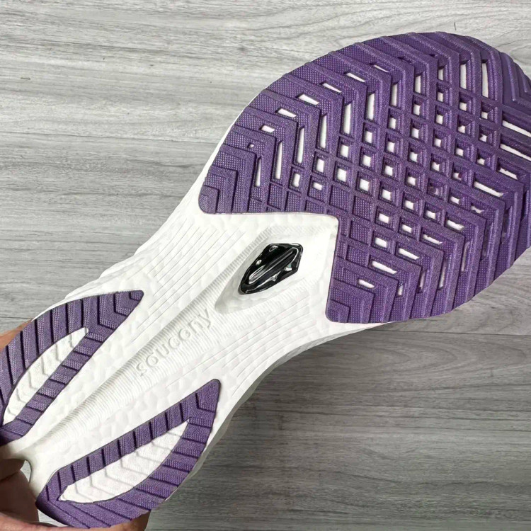 کتونی ساکونی اندورفین اسپید ۴ ویتنامی وارداتی/سایز 40 الی 45/Saucony Endorphin Speed 4/ فروش عمده و تک