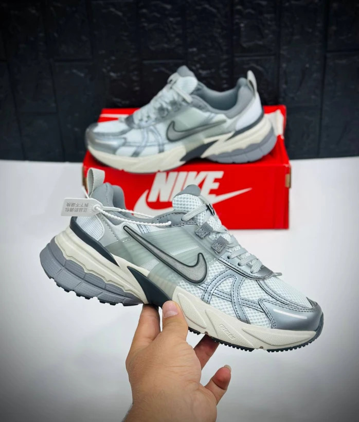 کتونی نایک وی تو کی ویتنامی وارداتی/سایز 40 الی 45/ست زنانه و مردانه/Nike V2k Run/ فروش عمده و تک