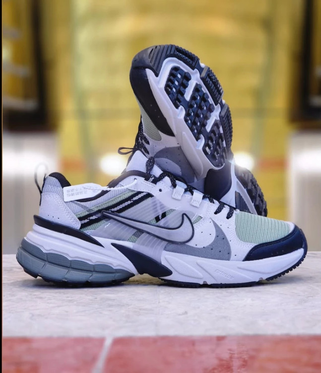 کتونی نایک وی تو کی ویتنامی وارداتی/سایز 40 الی 45/ست زنانه و مردانه/Nike V2k Run/ فروش عمده و تک