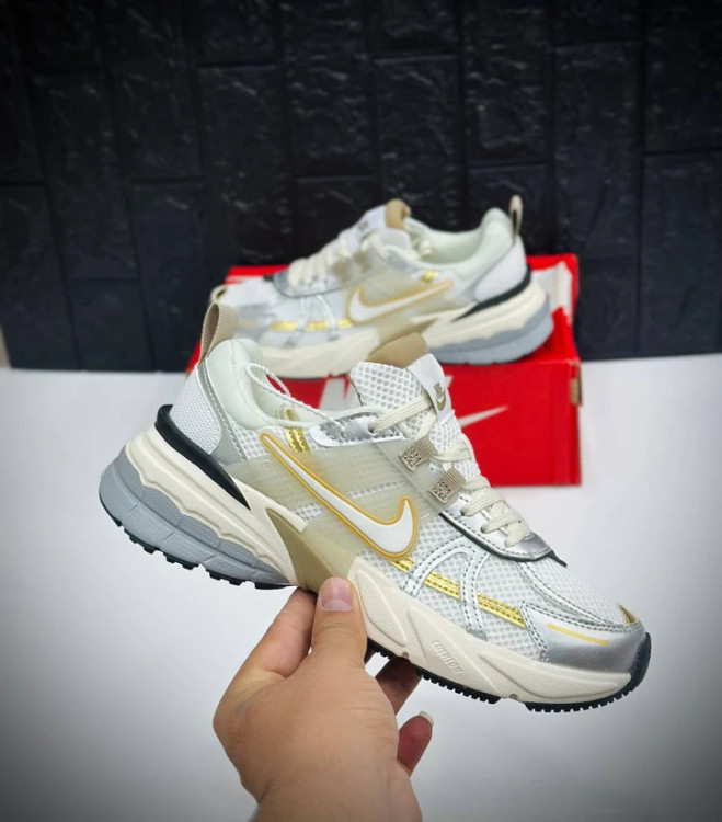 کتونی نایک وی تو کی ویتنامی وارداتی/سایز 37 الی 40/Nike V2k Run/ فروش عمده و تک