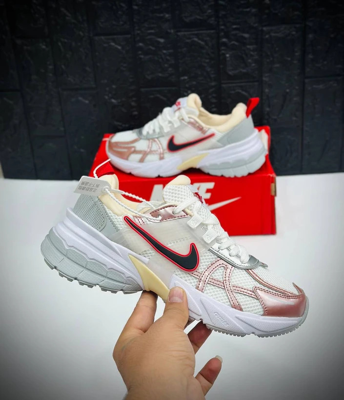 کتونی نایک وی تو کی ویتنامی وارداتی/سایز 37 الی 40/Nike V2k Run/ فروش عمده و تک