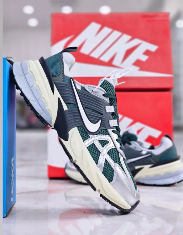 کتونی نایک وی تو کی ویتنامی وارداتی/سایز 40 الی 45/Nike V2k Run/ فروش عمده و تک