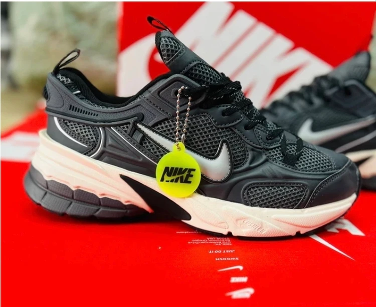 کتونی نایک وی تو کی ویتنامی وارداتی/سایز 38 الی 45/ست زنانه و مردانه/Nike V2k Run/ فروش عمده و تک
