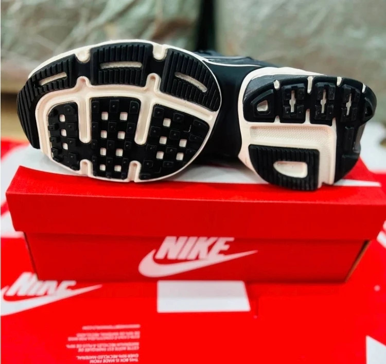 کتونی نایک وی تو کی ویتنامی وارداتی/سایز 38 الی 45/ست زنانه و مردانه/Nike V2k Run/ فروش عمده و تک