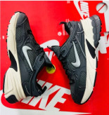 کتونی نایک وی تو کی ویتنامی وارداتی/سایز 38 الی 45/ست زنانه و مردانه/Nike V2k Run/ فروش عمده و تک