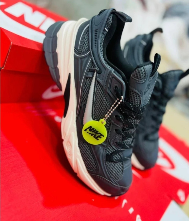 کتونی نایک وی تو کی ویتنامی وارداتی/سایز 38 الی 45/ست زنانه و مردانه/Nike V2k Run/ فروش عمده و تک