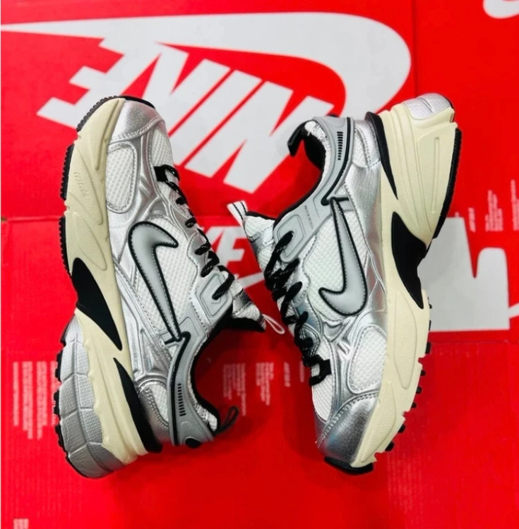 کتونی نایک وی تو کی ویتنامی وارداتی/سایز 38 الی 45/ست زنانه و مردانه/Nike V2k Run/ فروش عمده و تک
