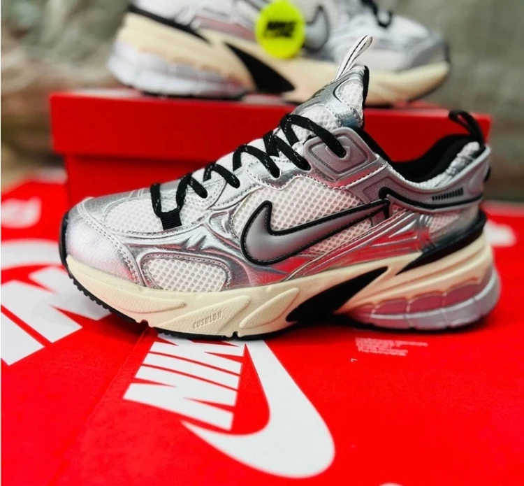 کتونی نایک وی تو کی ویتنامی وارداتی/سایز 38 الی 45/ست زنانه و مردانه/Nike V2k Run/ فروش عمده و تک