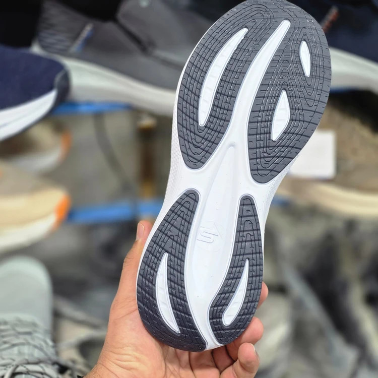 کفش طبی اسکیچرز اسلیپ اومو ویتنامی وارداتی/سایز 40 الی 45/Skechers Slip-ins Uomo/ فروش عمده و تک