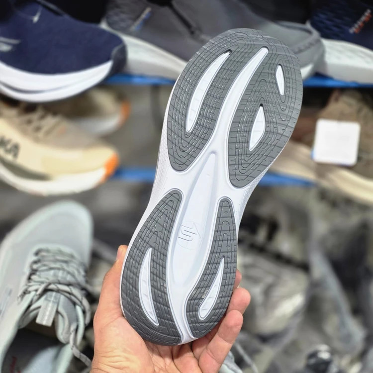 کفش طبی اسکیچرز اسلیپ اومو ویتنامی وارداتی/سایز 40 الی 45/Skechers Slip-ins Uomo/ فروش عمده و تک