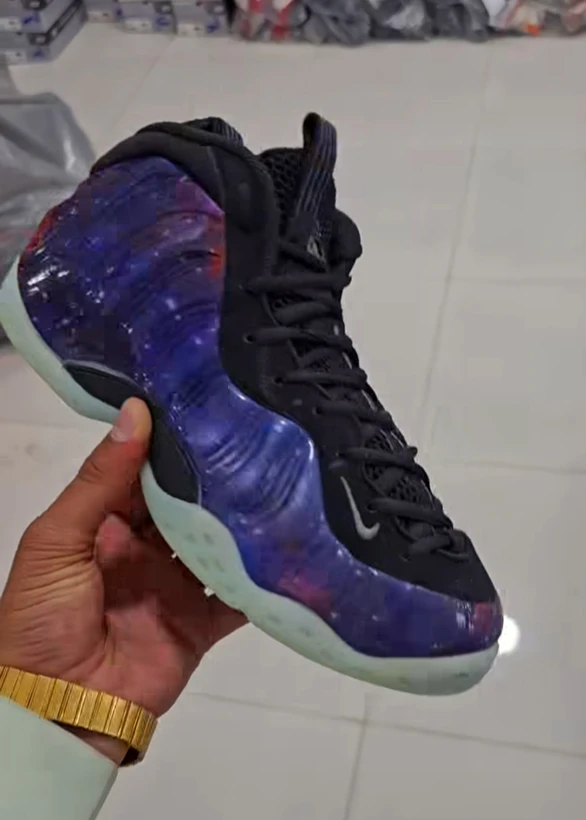 کتونی نایک ایر وان گلکسی ویتنامی وارداتی/سایز 40 الی 45/Nike Air Foamposite One Galaxy/ فروش عمده و تک