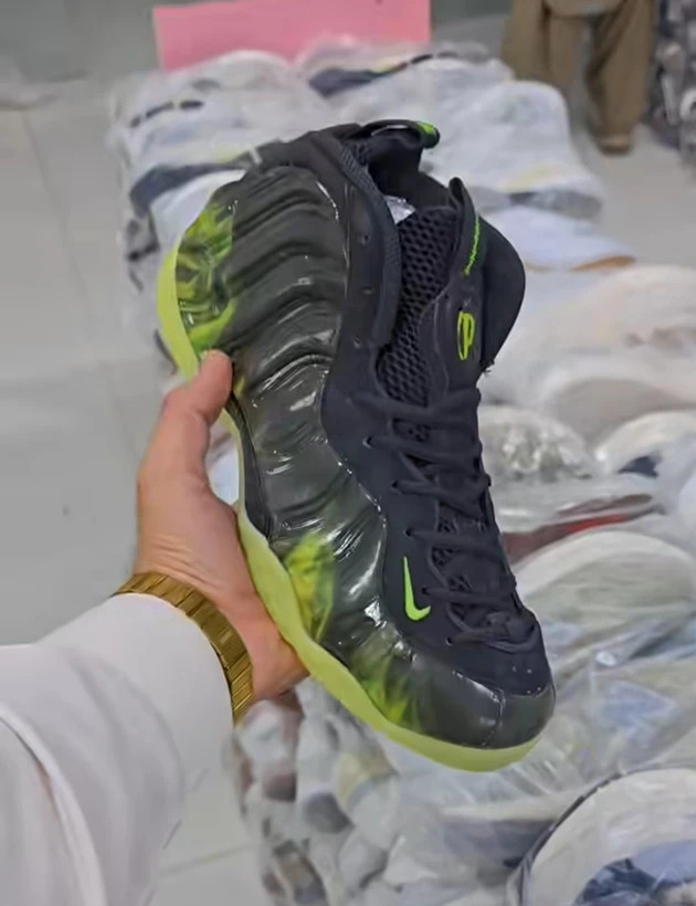 کتونی نایک ایر وان گلکسی ویتنامی وارداتی/سایز 40 الی 45/Nike Air Foamposite One Galaxy/ فروش عمده و تک