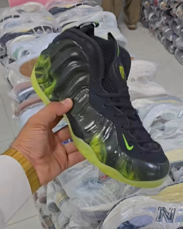 کتونی نایک ایر وان گلکسی ویتنامی وارداتی/سایز 40 الی 45/Nike Air Foamposite One Galaxy/ فروش عمده و تک