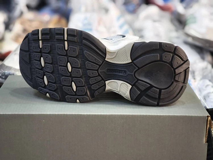 کتونی نیوبالانس 530v3 با زیره بالانسیاگا ویتنامی وارداتی/Newbalance 530v3/سایز 37 الی 40/فروش عمده و تک