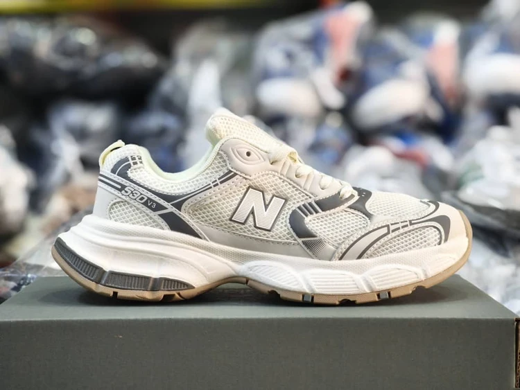 کتونی نیوبالانس 530v3  با زیره بالانسیاگا ویتنامی وارداتی/Newbalance 530v3/سایز 37 الی 40/فروش عمده و تک