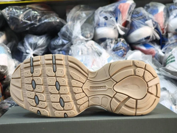 کتونی نیوبالانس 530v3  با زیره بالانسیاگا ویتنامی وارداتی/Newbalance 530v3/سایز 37 الی 40/فروش عمده و تک